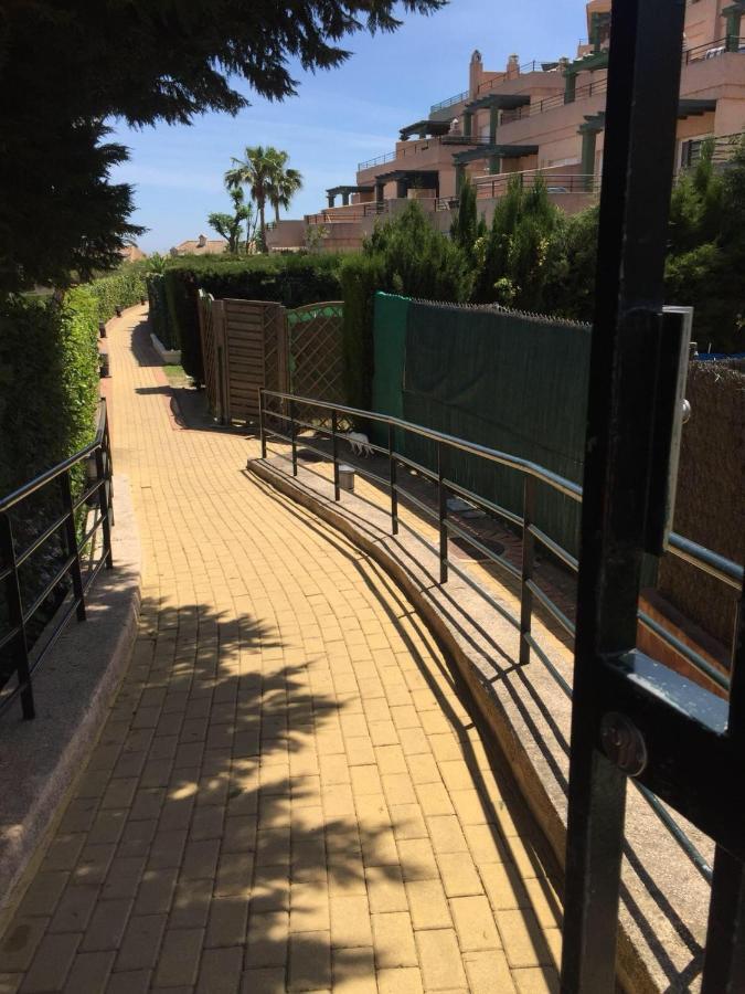 Ferienwohnung Bonito Apartamento En Alcaidesa Con Piscina Exterior foto